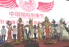 宣艺学校是安徽代表学校参加中国国际大赛--中国国际形象节--在上海国际会展中心举行---荣获三金两银的骄人战绩